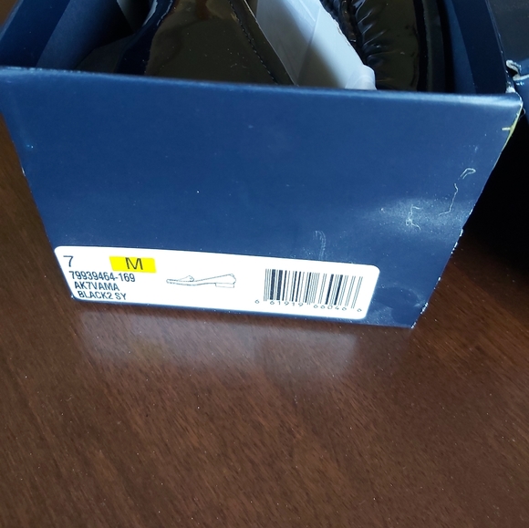 Black patent Anne Klein loafers; size 7M - Picture 4 of 4